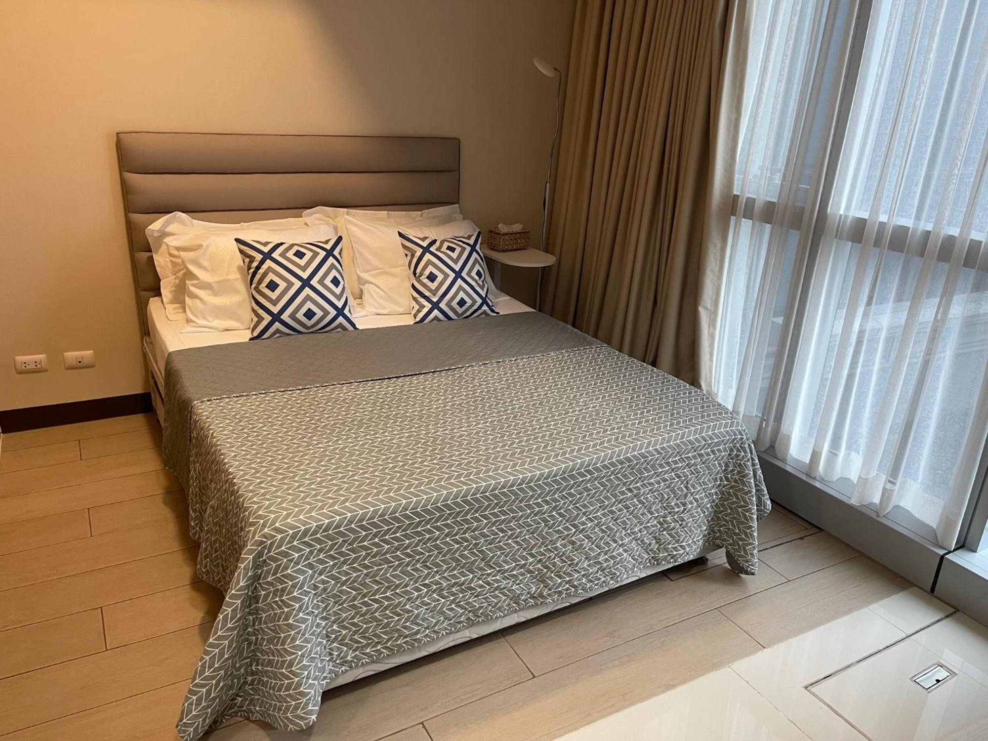 1 Bedroom Condo Uptown Parksuites Bgc, High Floor, Morning Sun Манила Экстерьер фото